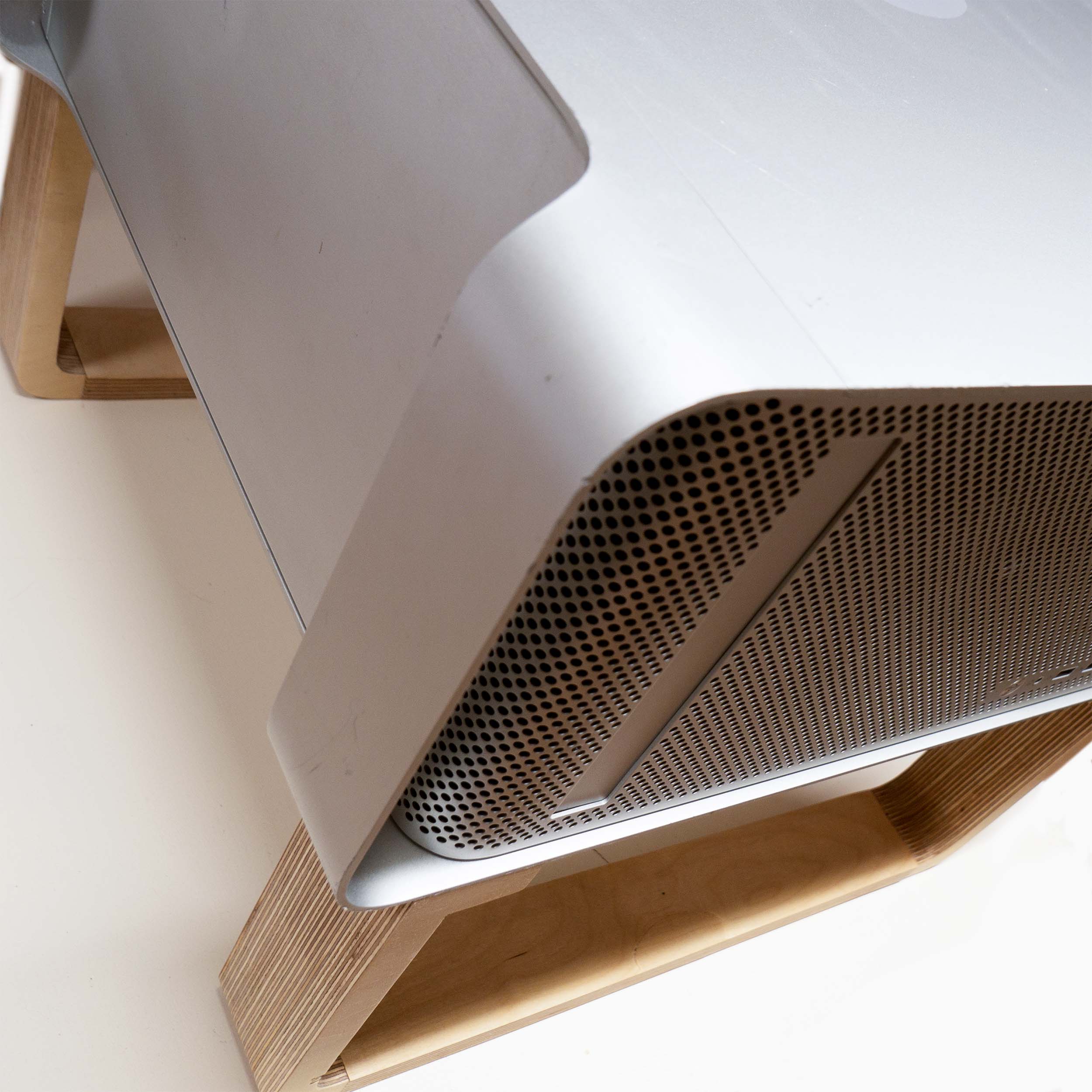 MacTisch Detailaufnahme Griffe